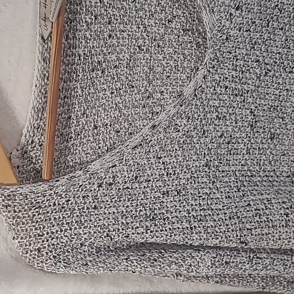 #67 Women's Light Knit Longsleeve LG - Picture 3 of 3